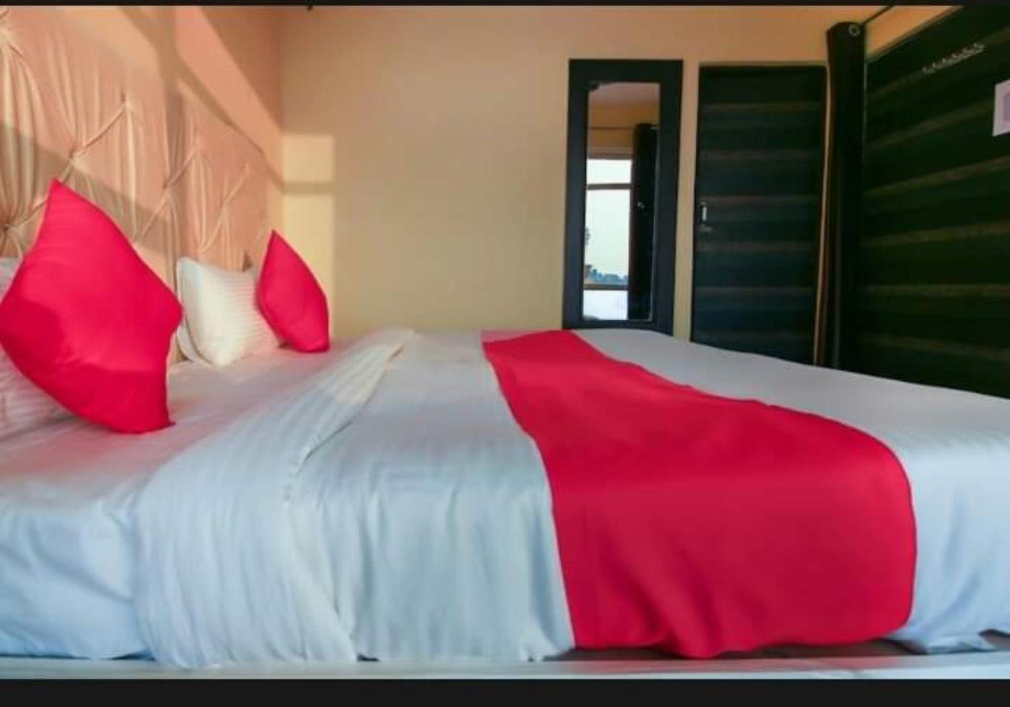 Oyo Green Villa Meerut Bagian luar foto
